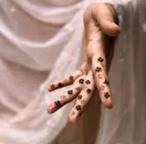 Minimal Mehndi Design idea