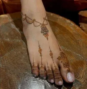 Leg Mehndi Design idea