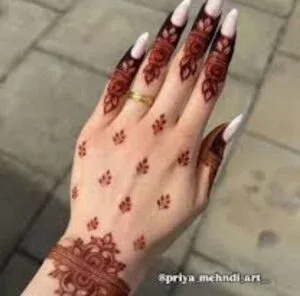 Minimal Mehndi Design idea