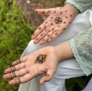 Minimal Mehndi Design idea