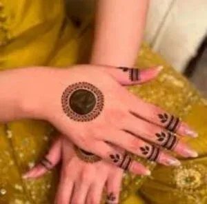 Minimal Mehndi Design idea