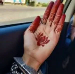 Minimal Mehndi Design idea