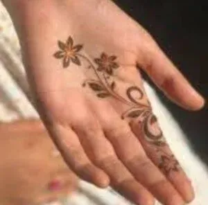 Minimal Mehndi Design idea