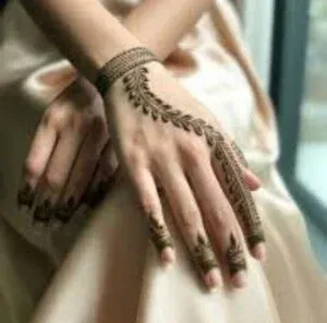 Minimal Mehndi Design idea