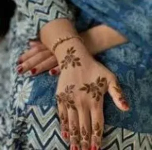 Minimal Mehndi Design idea