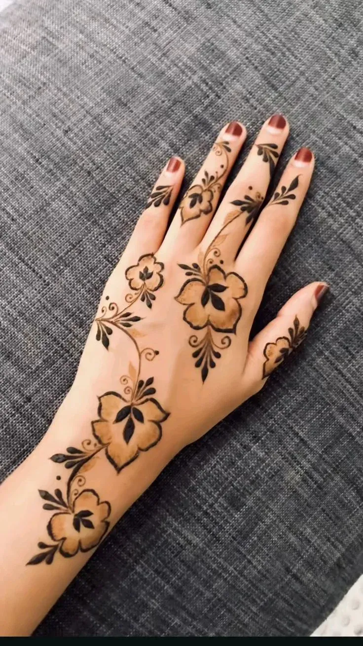 Upper Hand Mehndi Design idea
