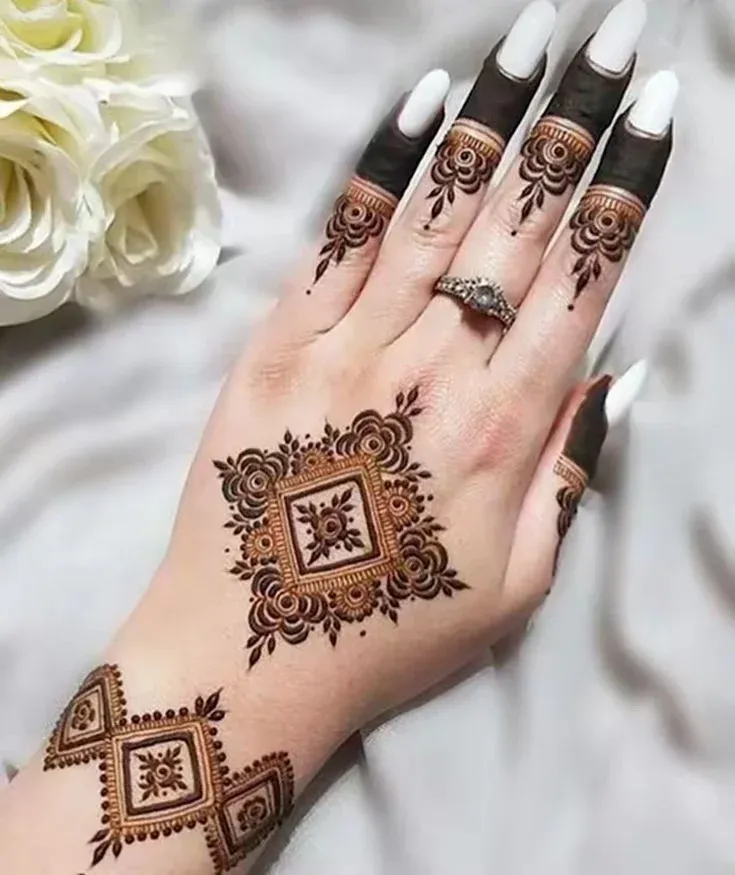 Upper Hand Mehndi Design idea
