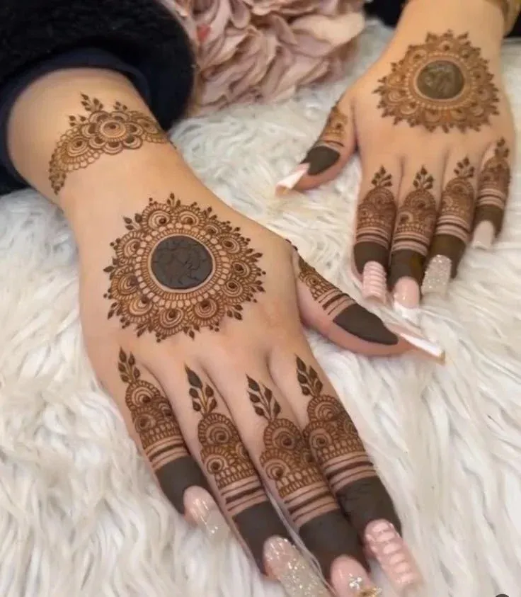 Upper Hand Mehndi Design idea