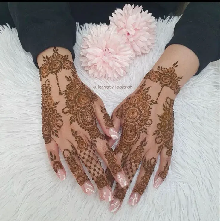 Easy and Beautiful Mehndi Design idea