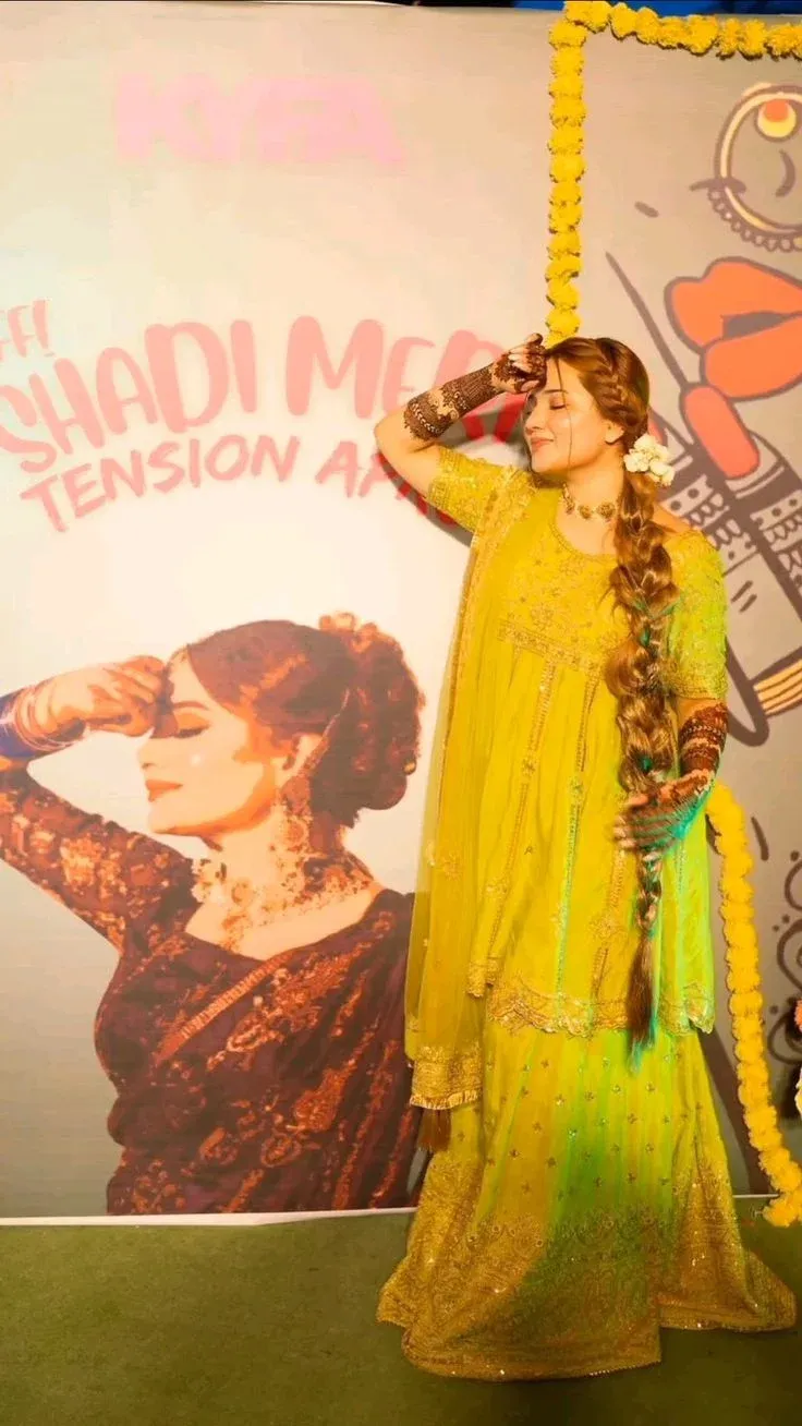 Rabeeca Khan Mehndi Design idea