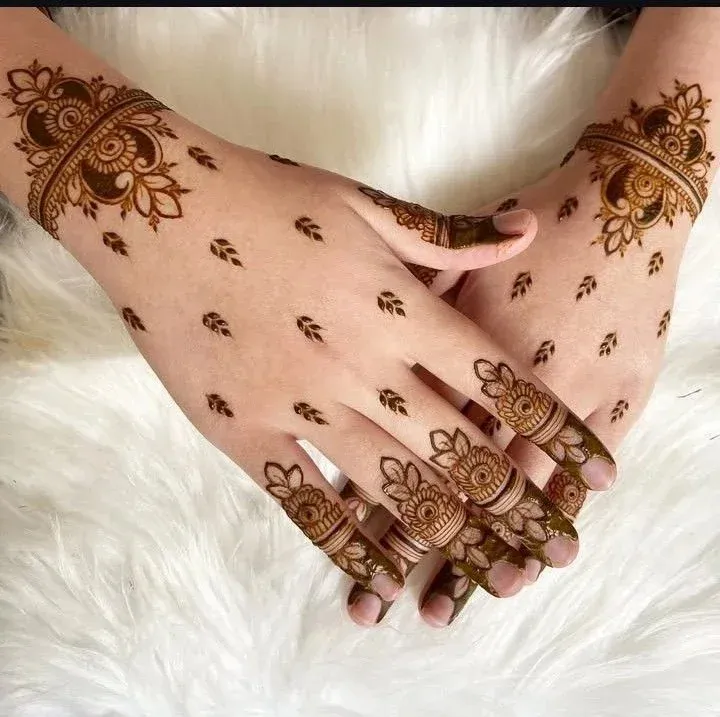 Upper Hand Mehndi Design idea