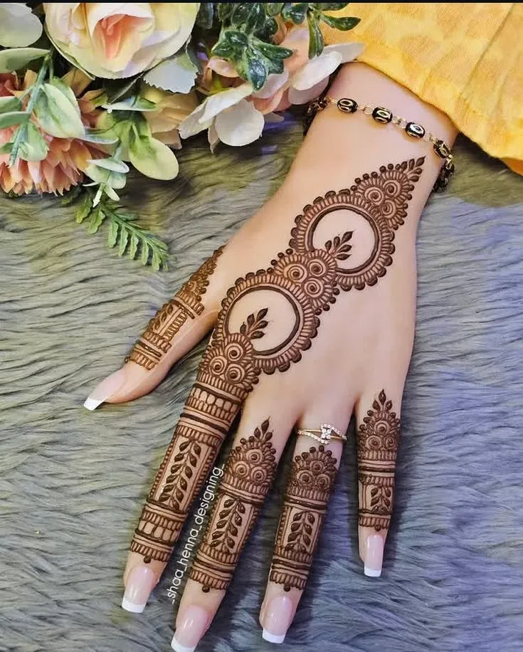 Upper Hand Mehndi Design idea