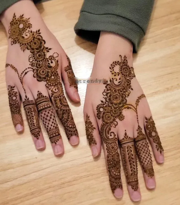 Upper Hand Mehndi Design idea