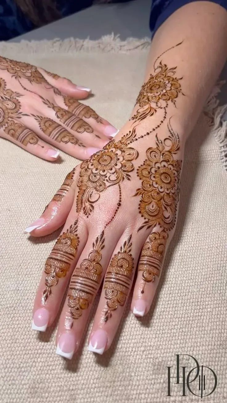 Easy and Beautiful Mehndi Design idea