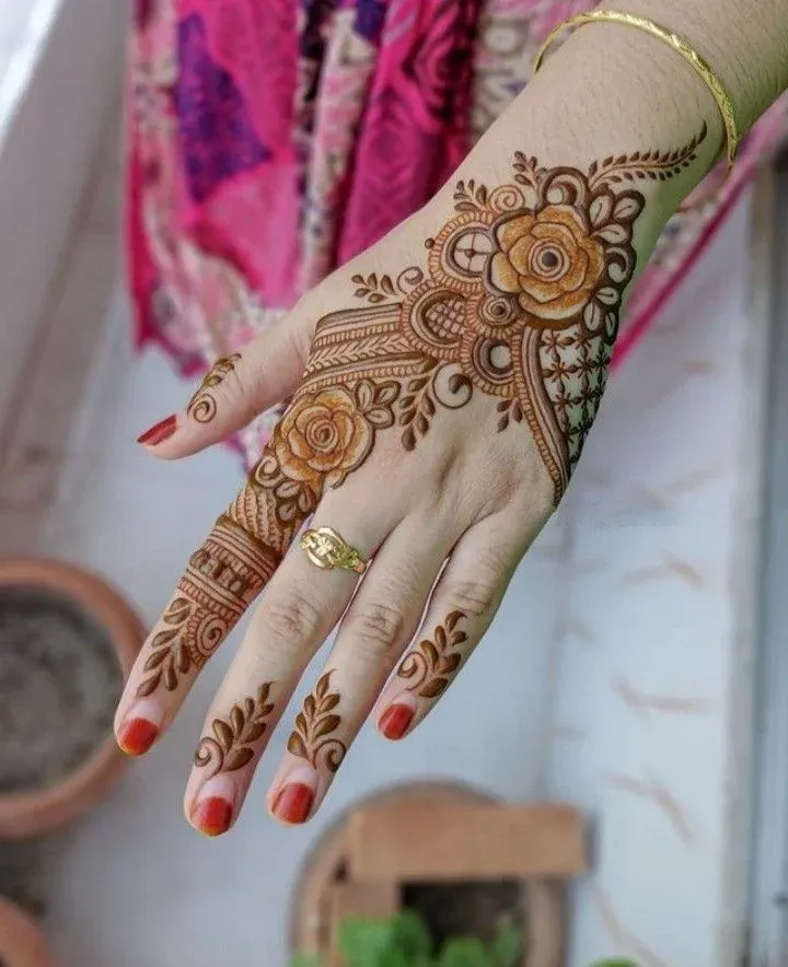 Easy and Beautiful Mehndi Design idea