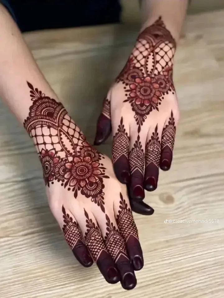 Easy and Beautiful Mehndi Design idea