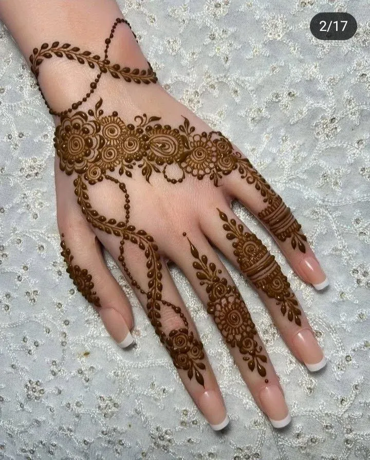 Easy and Beautiful Mehndi Design idea