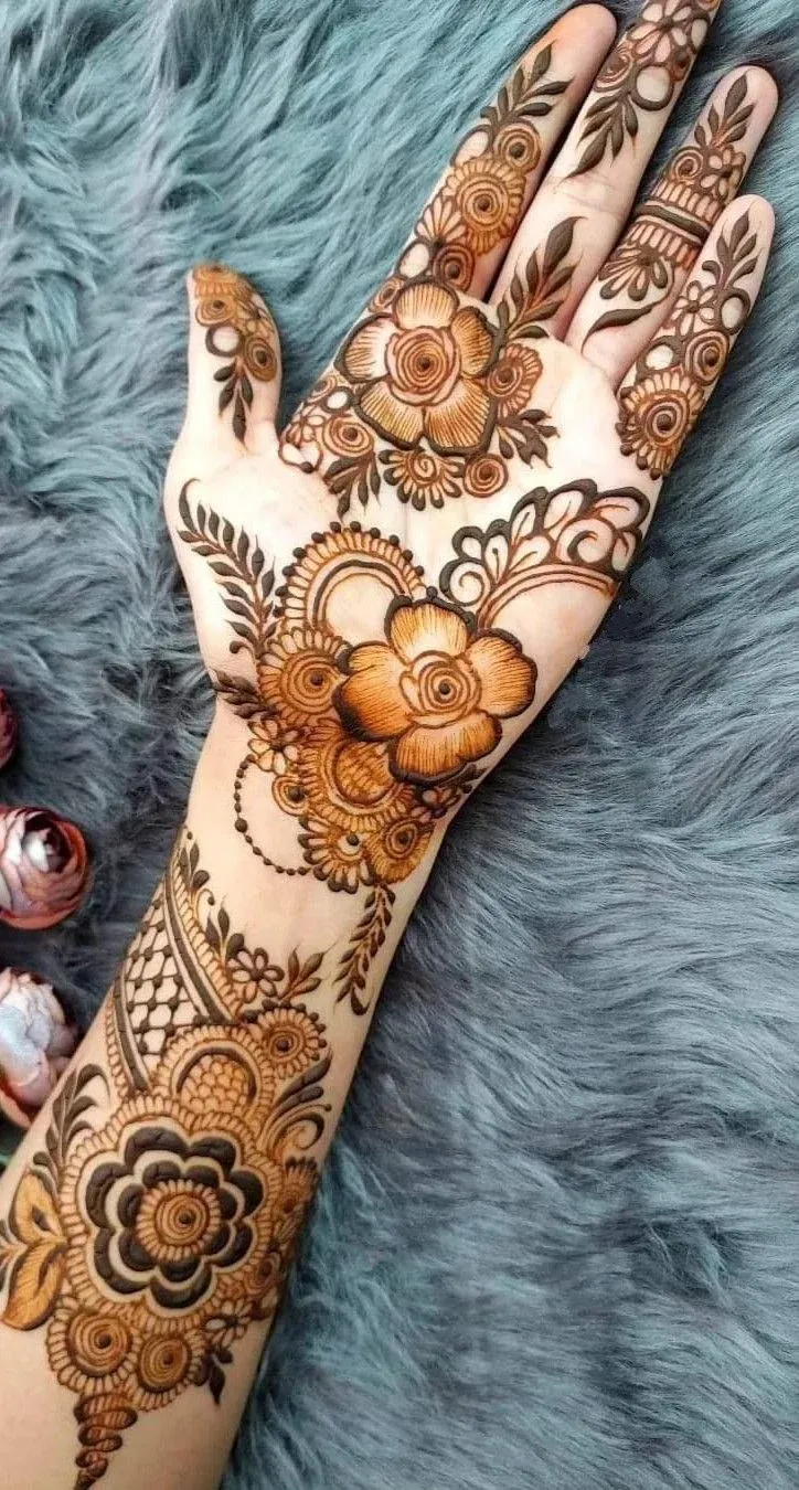Easy and Beautiful Mehndi Design idea