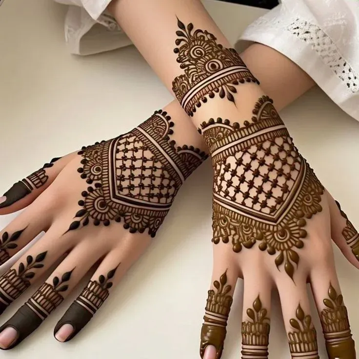 Upper Hand Mehndi Design idea