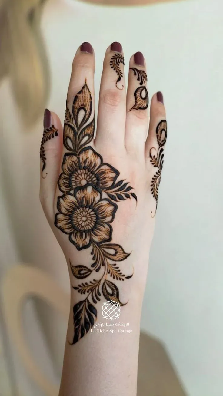 Easy and Beautiful Mehndi Design idea