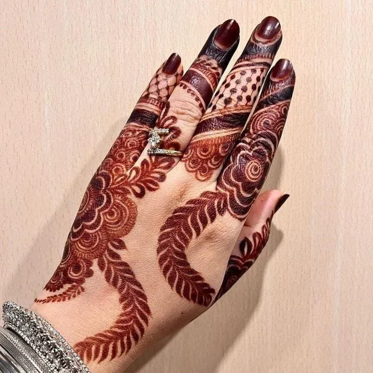 Easy and Beautiful Mehndi Design idea