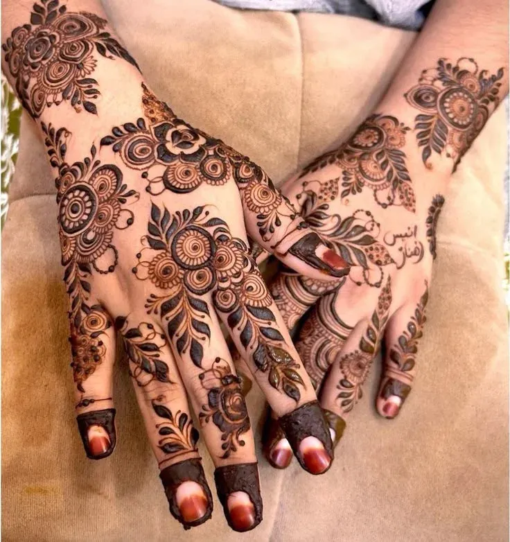 Easy and Beautiful Mehndi Design idea