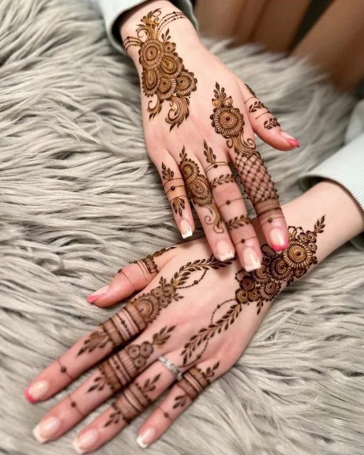 Easy and Beautiful Mehndi Design idea