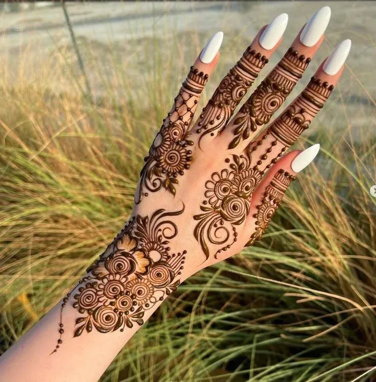 Easy and Beautiful Mehndi Design idea