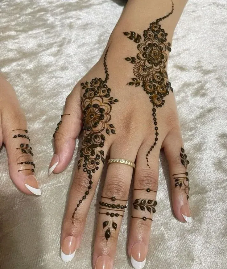 Easy and Beautiful Mehndi Design idea