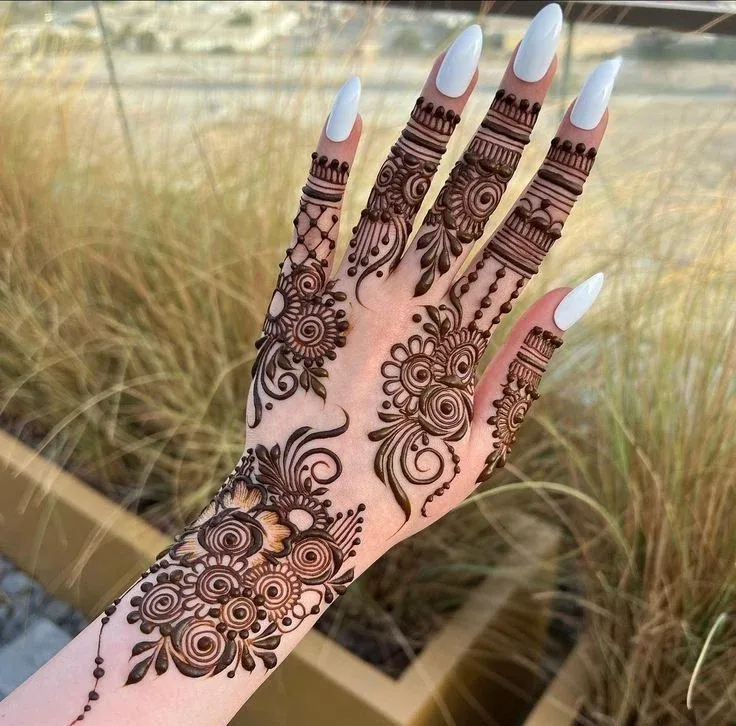 Easy and Beautiful Mehndi Design idea