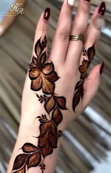 Upper Hand Mehndi Design idea