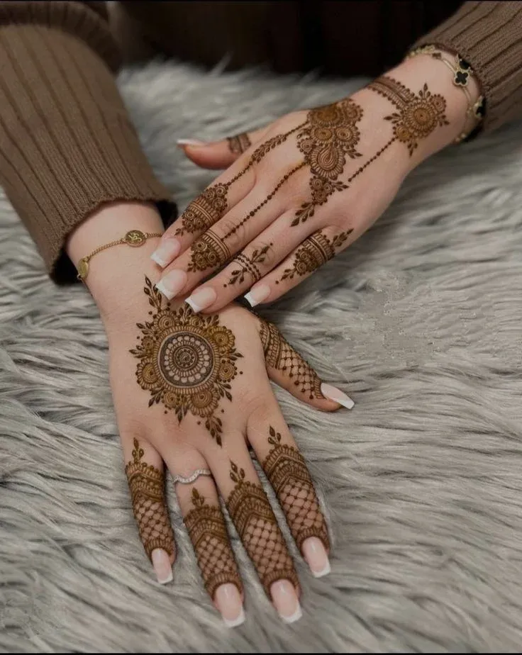 Easy and Beautiful Mehndi Design idea