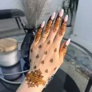 Short Mehndi Design idea
