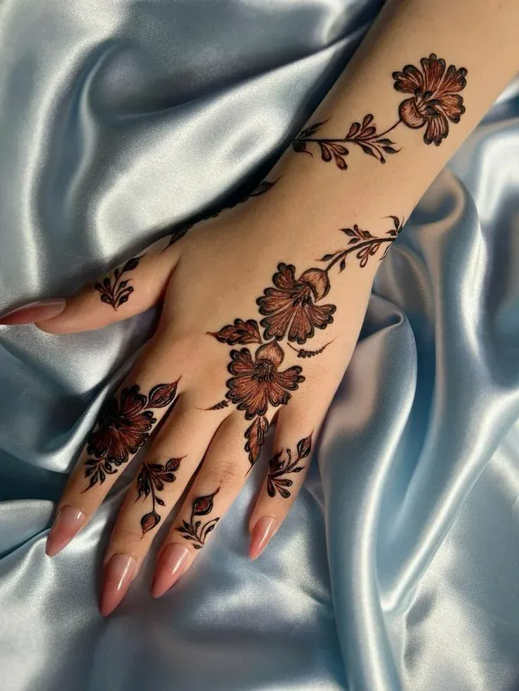 Upper Hand Mehndi Design idea
