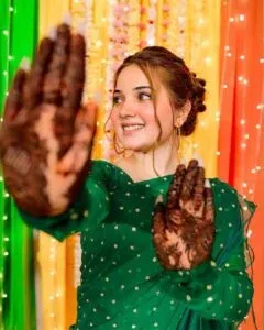 Rabeeca Khan Mehndi Design idea