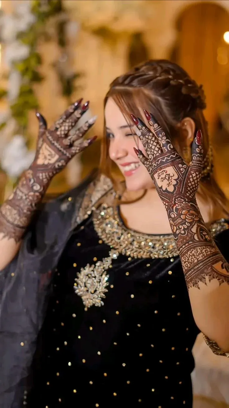 Rabeeca Khan Mehndi Design