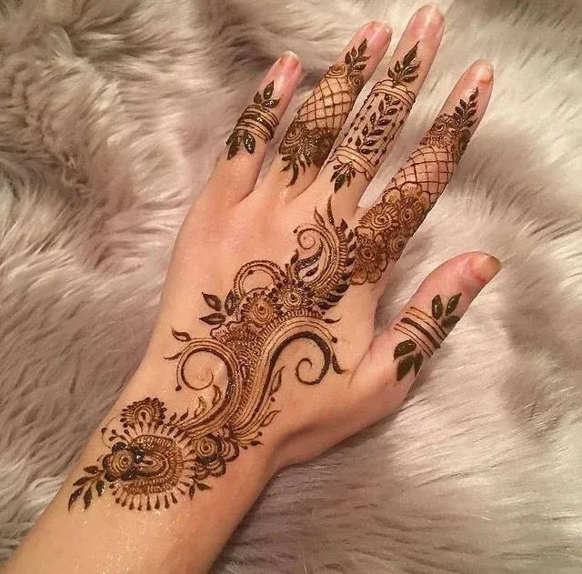 Easy and Beautiful Mehndi Design idea