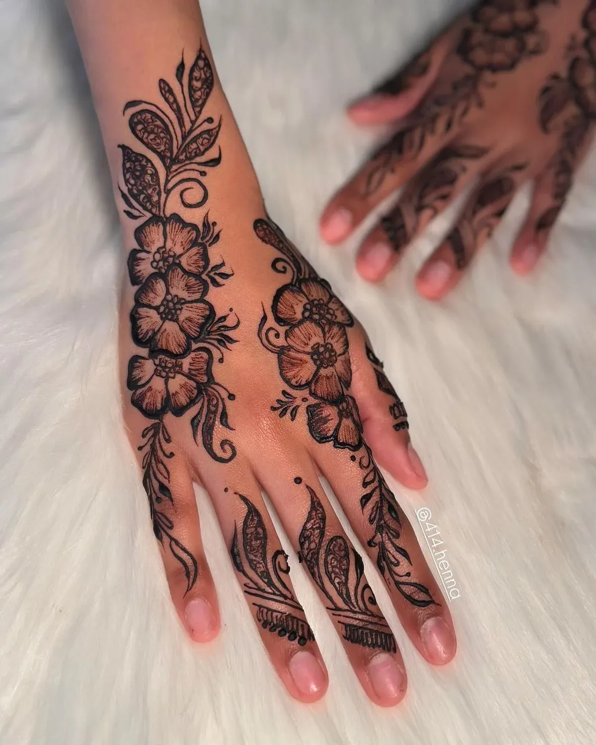 Easy and Beautiful Mehndi Design idea