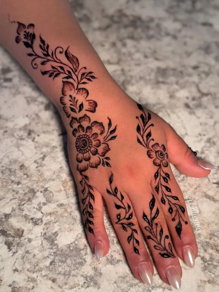 Easy and Beautiful Mehndi Design idea