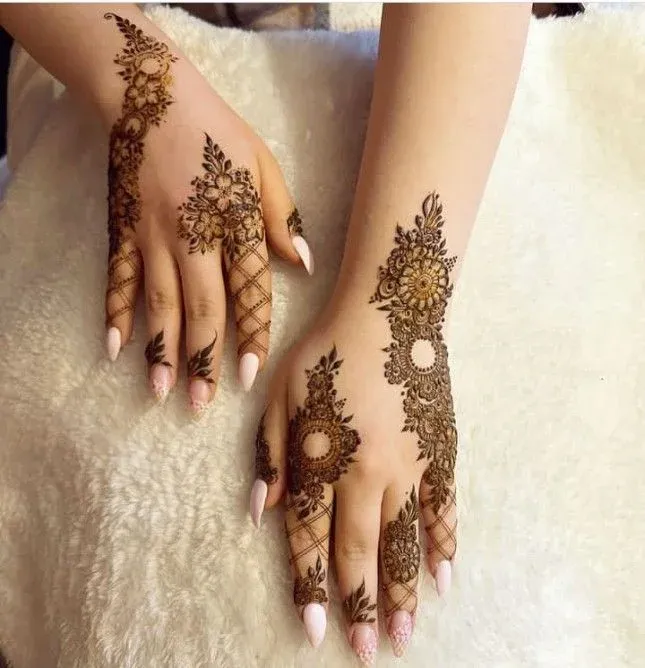 Easy and Beautiful Mehndi Design idea