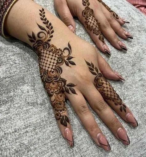 Easy and Beautiful Mehndi Design idea