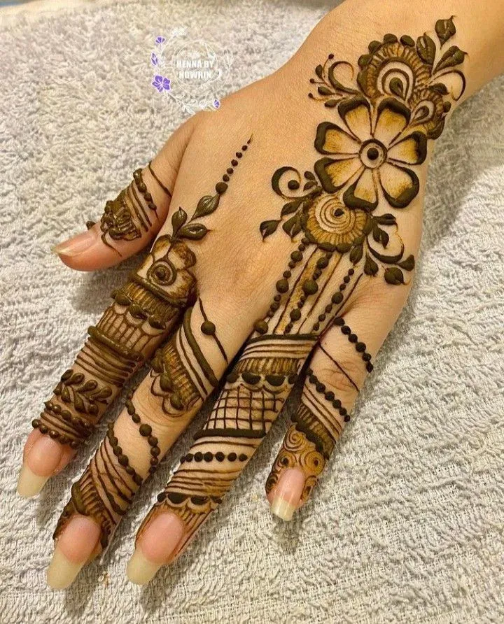 Easy and Beautiful Mehndi Design idea
