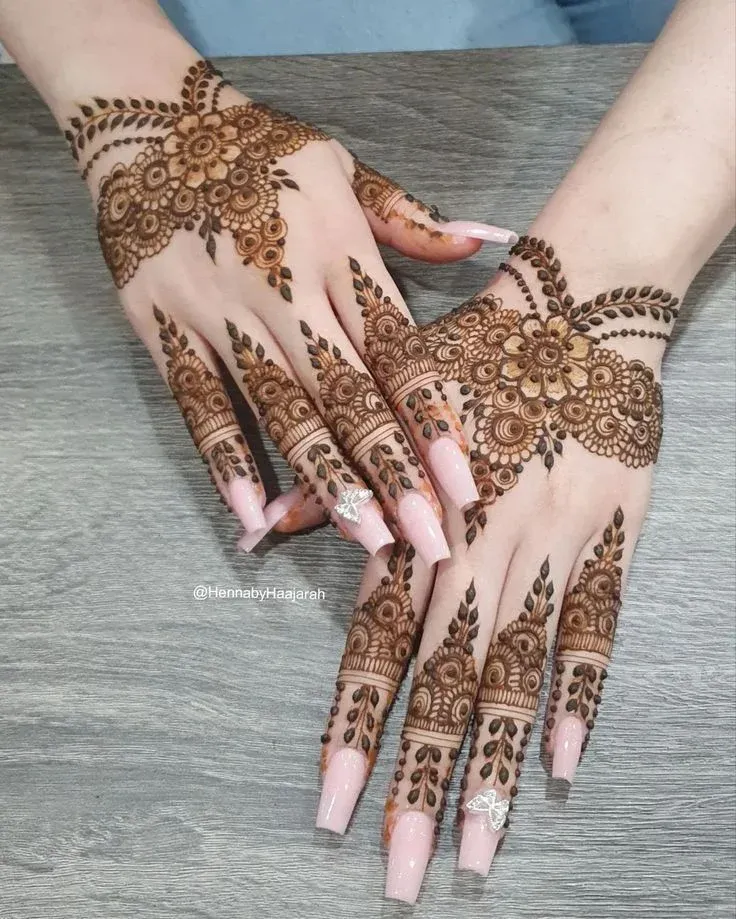Easy and Beautiful Mehndi Design idea
