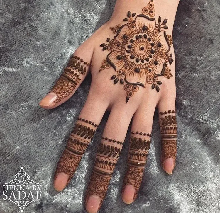 Easy and Beautiful Mehndi Design idea