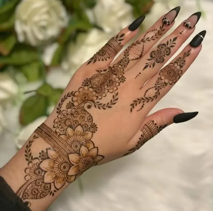 Easy and Beautiful Mehndi Design idea