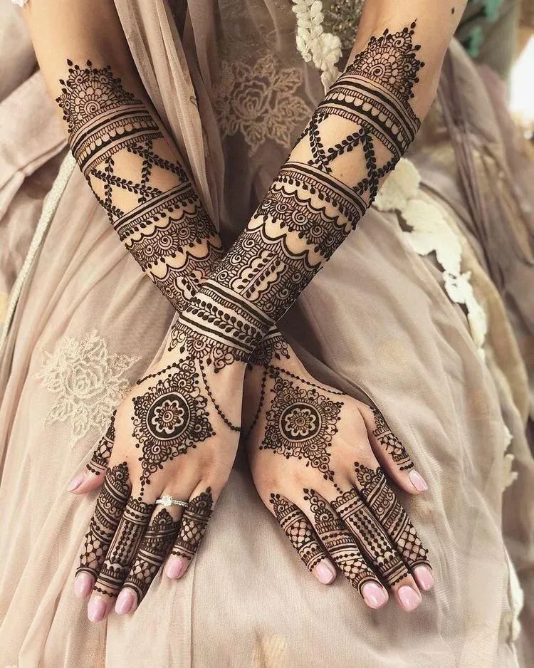 Easy and Beautiful Mehndi Design idea