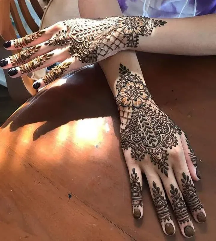 Easy and Beautiful Mehndi Design idea