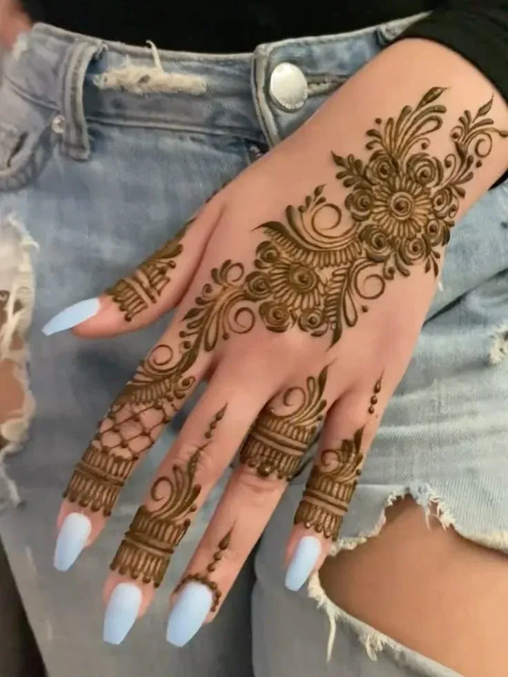 Easy and Beautiful Mehndi Design idea