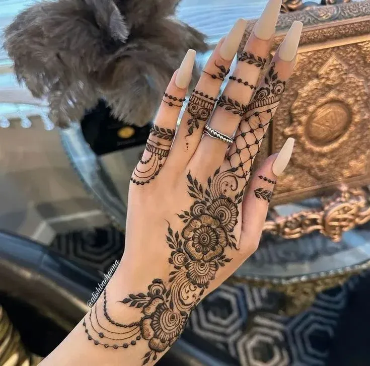 Easy and Beautiful Mehndi Design idea