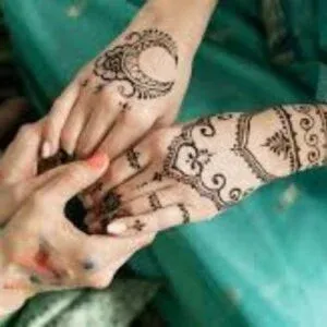 Short Mehndi Design idea